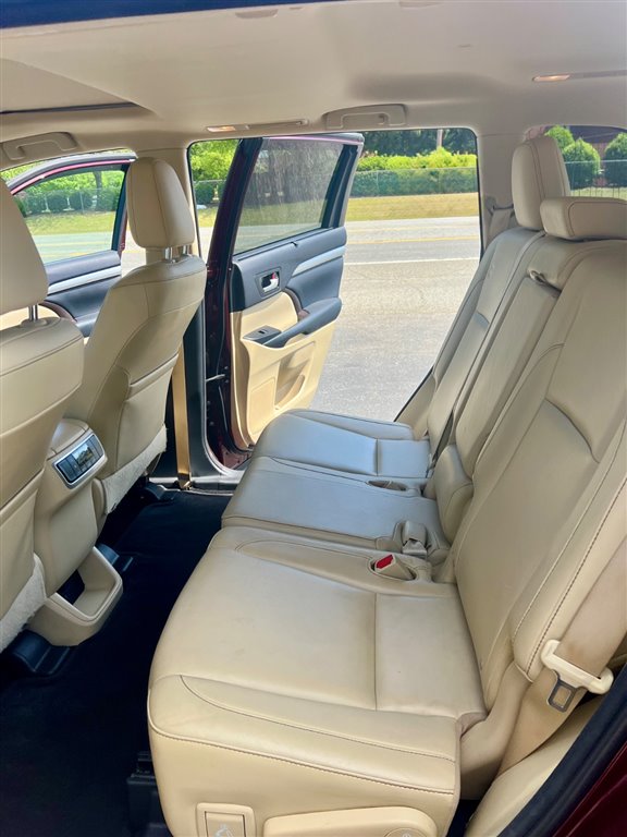 ToyotaHighlander XLE FWD V610