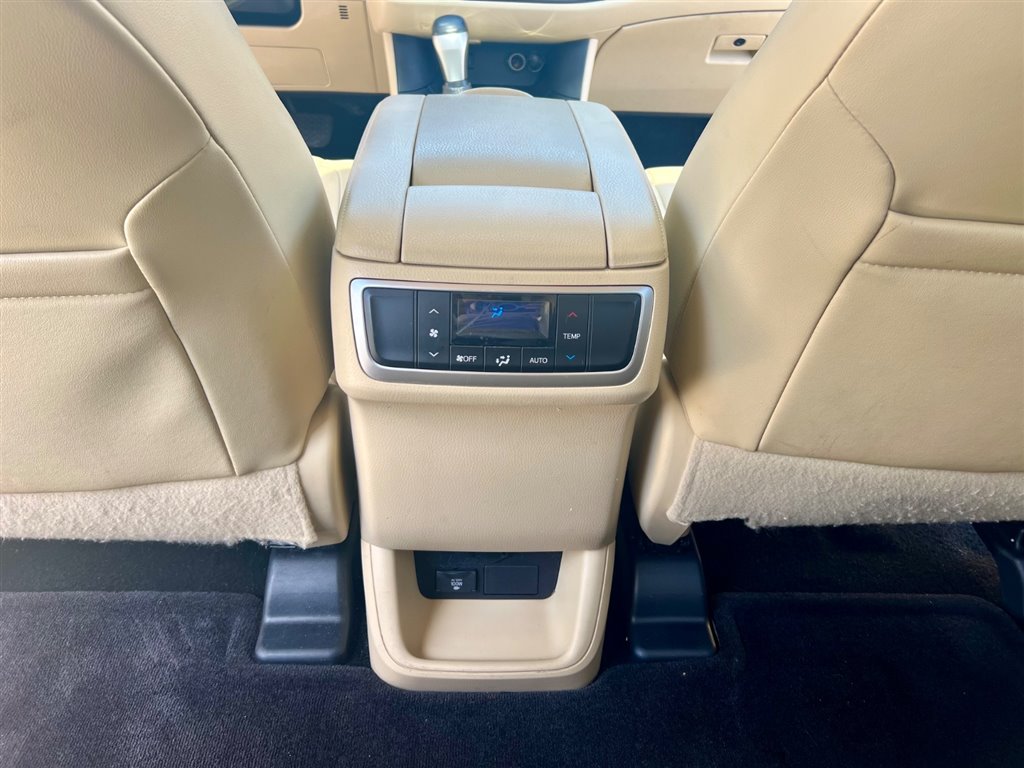 ToyotaHighlander XLE FWD V616
