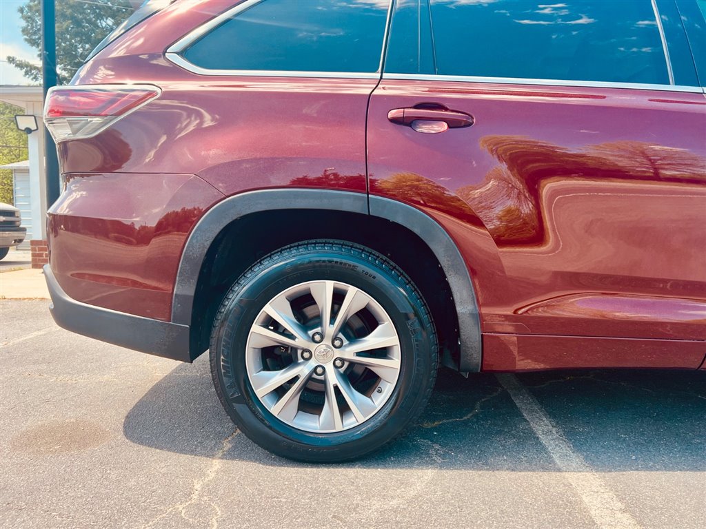 ToyotaHighlander XLE FWD V65