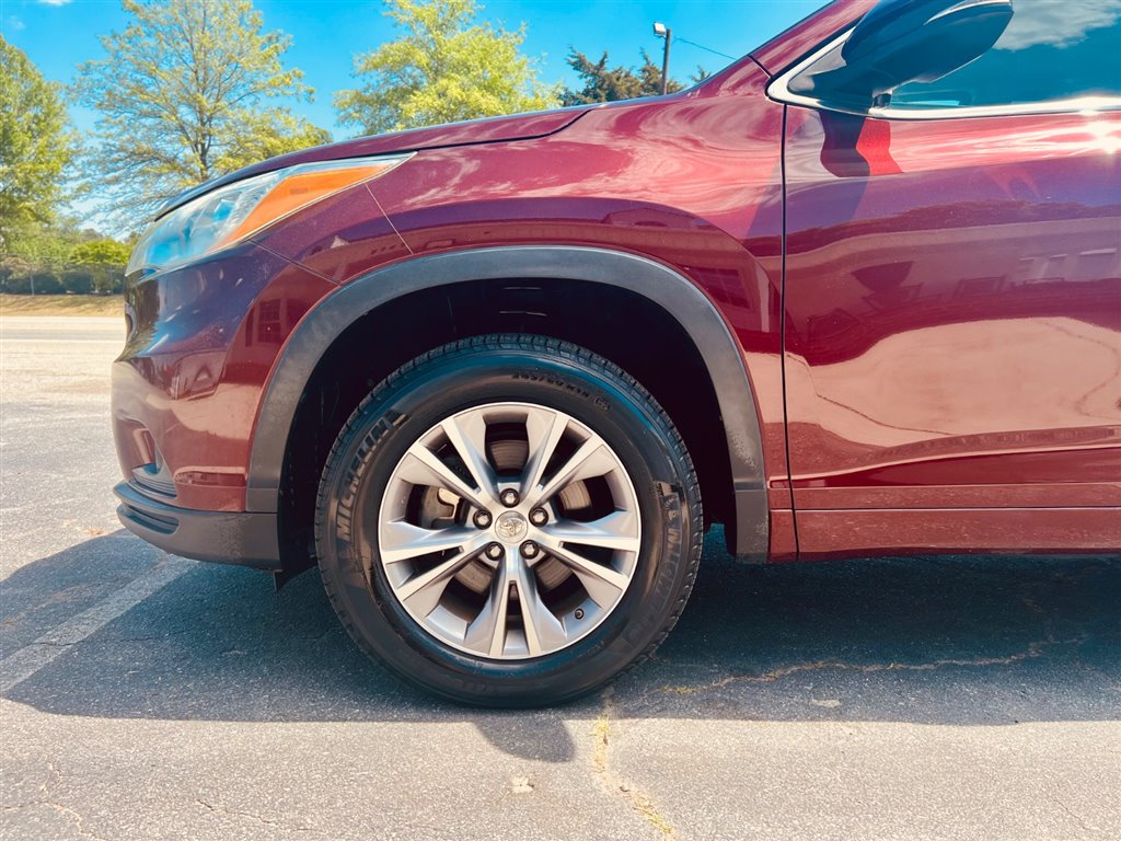 ToyotaHighlander XLE FWD V66