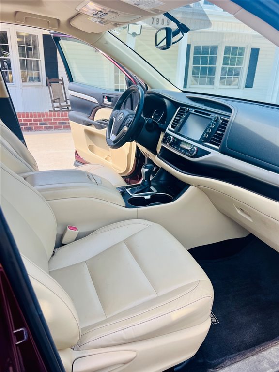 ToyotaHighlander XLE FWD V68