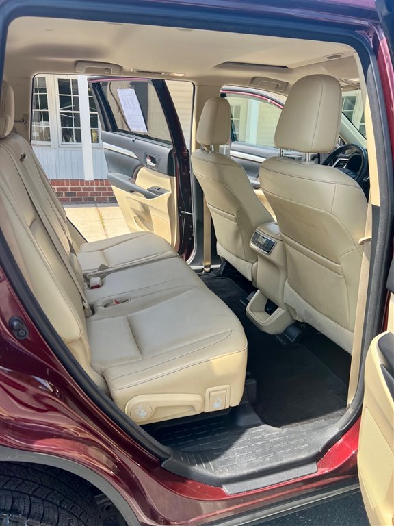 ToyotaHighlander XLE FWD V69