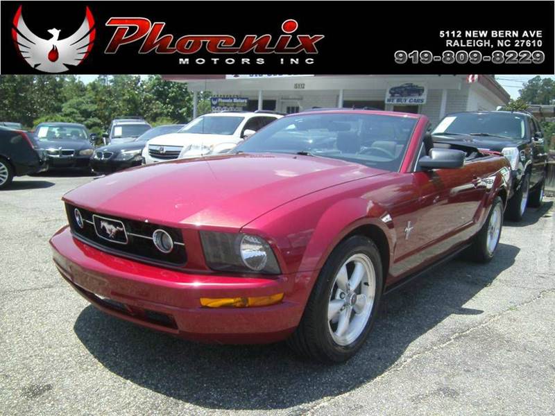 The 2007 Ford Mustang V6 Deluxe photos