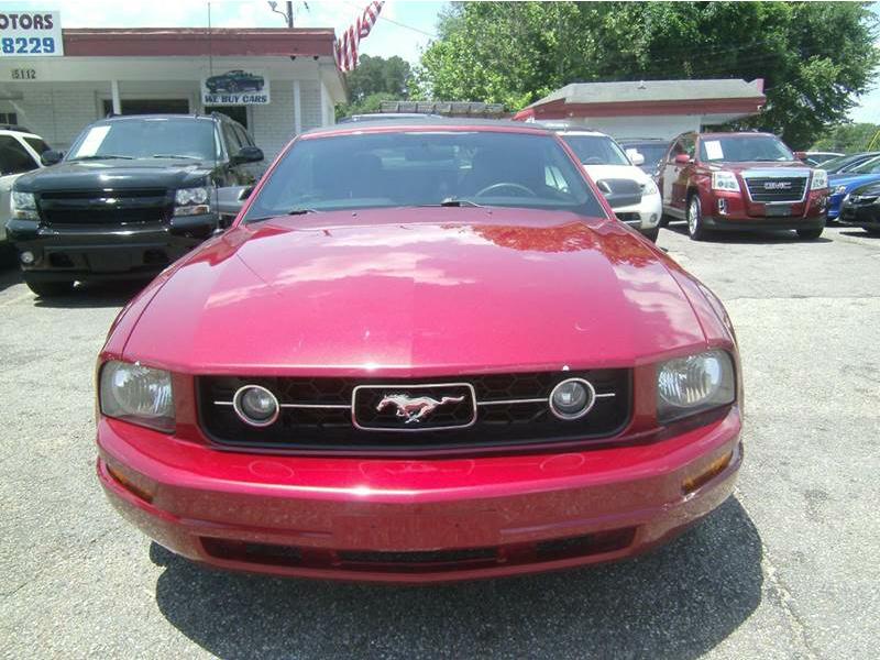 2007 Ford Mustang V6 Deluxe photo