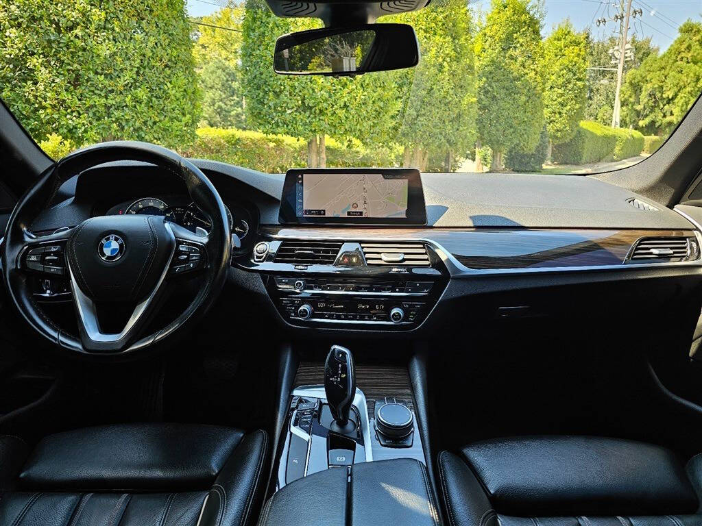 2019 BMW 5-Series  photo