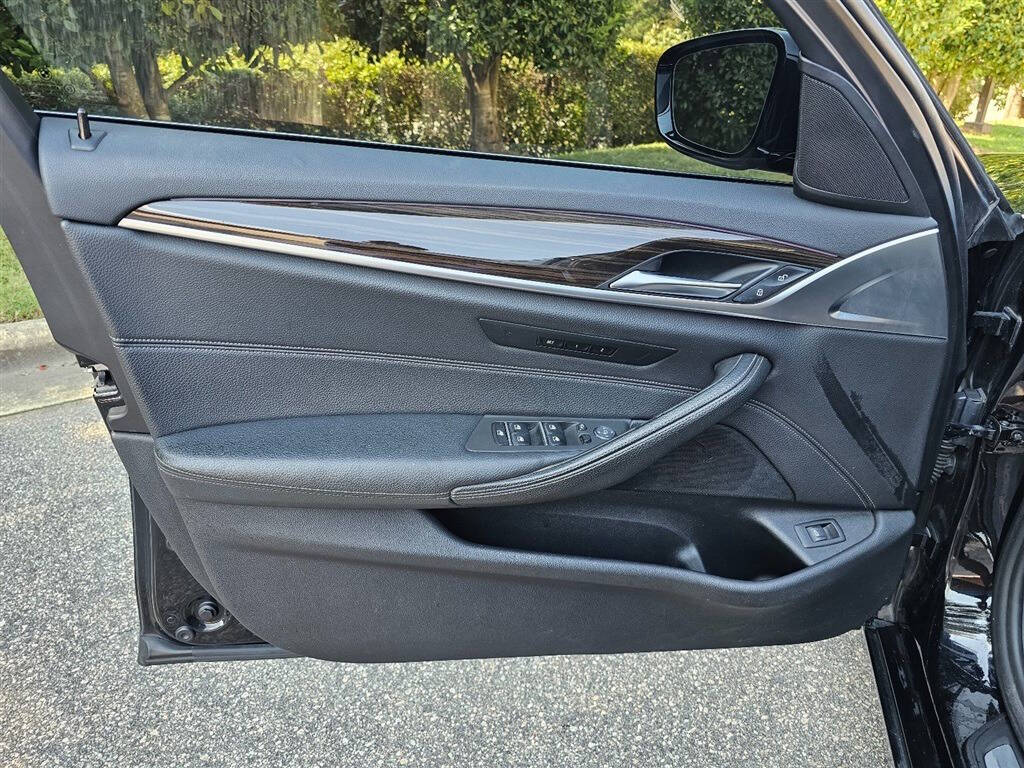 2019 BMW 5-Series  photo