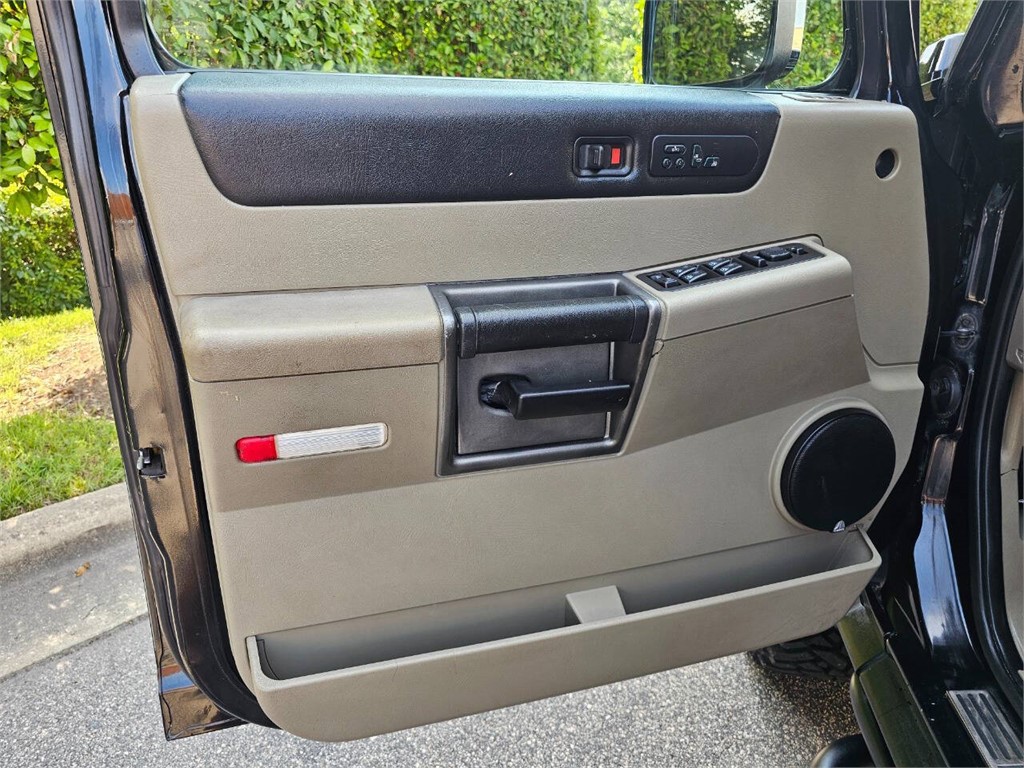 2003 HUMMER H2 photo