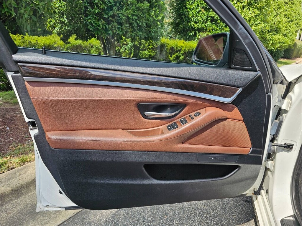 2016 BMW 5-Series  photo