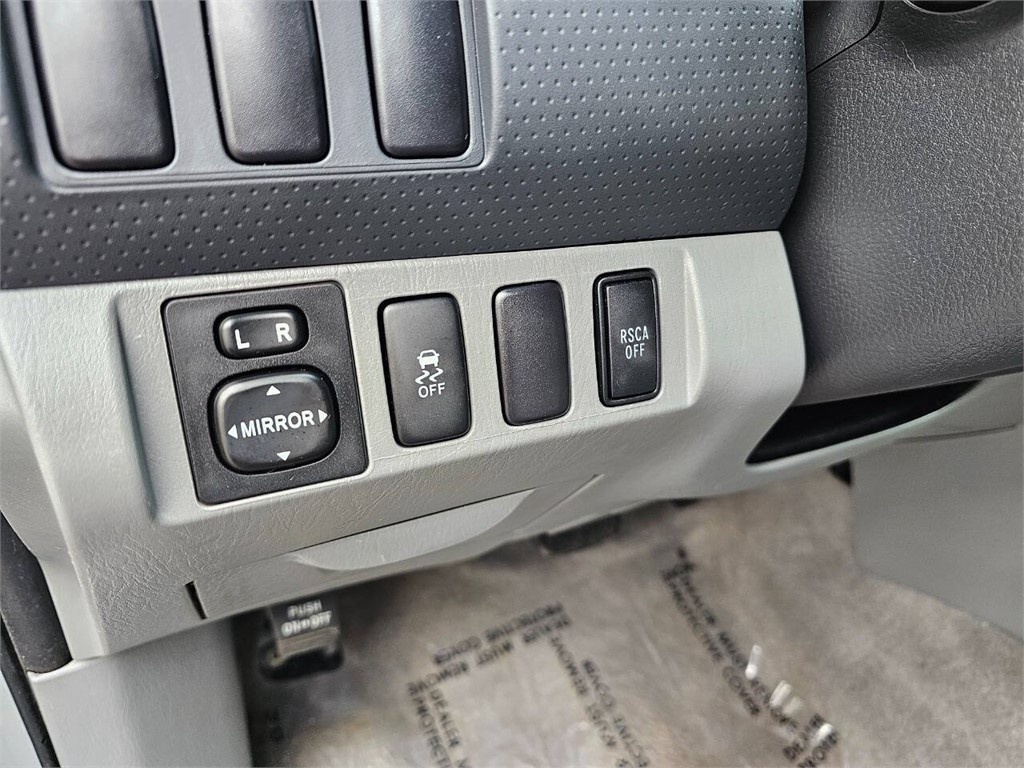 2011 Toyota Tacoma V6 photo