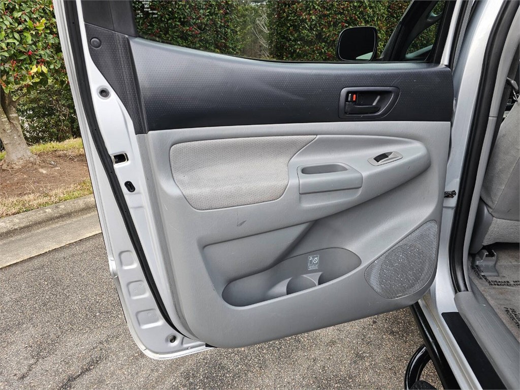 2011 Toyota Tacoma V6 photo