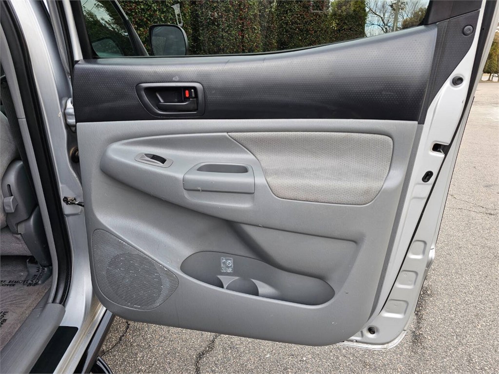 2011 Toyota Tacoma V6 photo