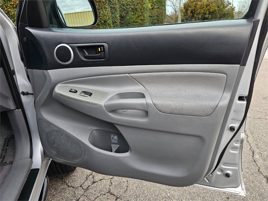 2011 Toyota Tacoma V6 photo