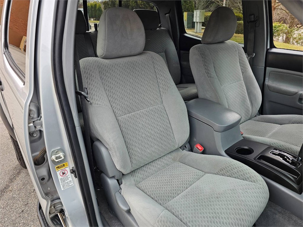 2011 Toyota Tacoma V6 photo