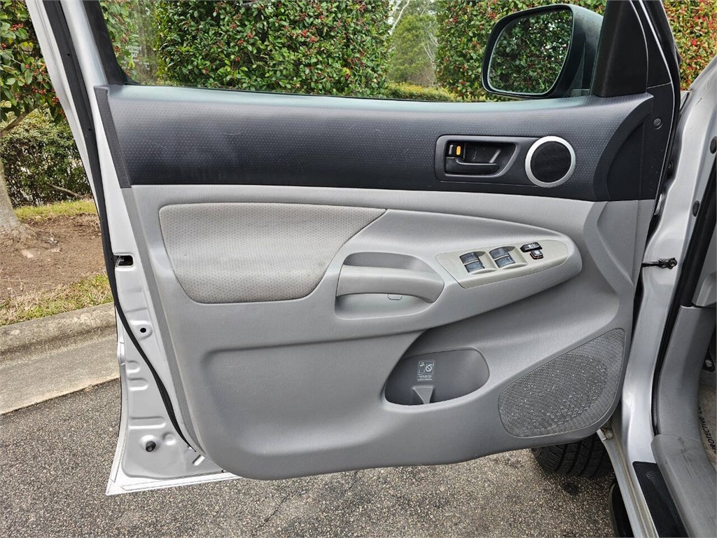 2011 Toyota Tacoma V6 photo