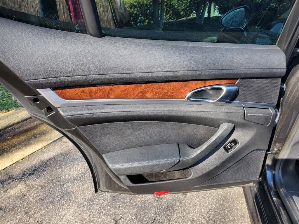 2011 Porsche Panamera photo