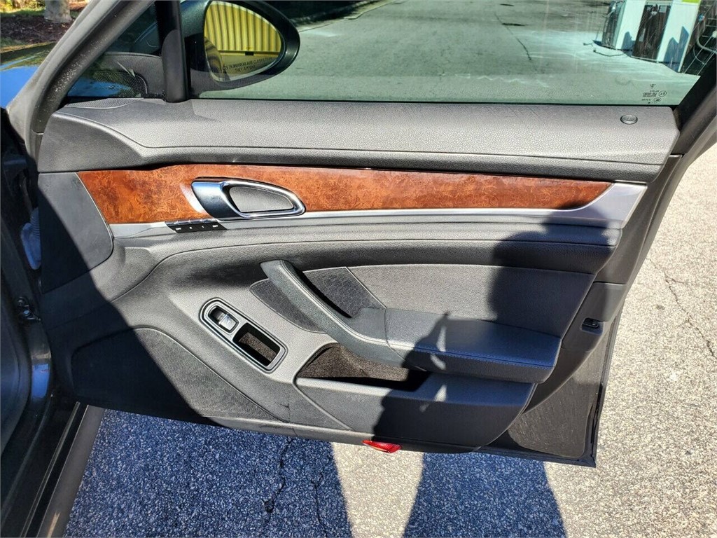 2011 Porsche Panamera photo
