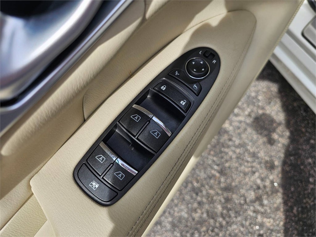2013 Infiniti M37 photo