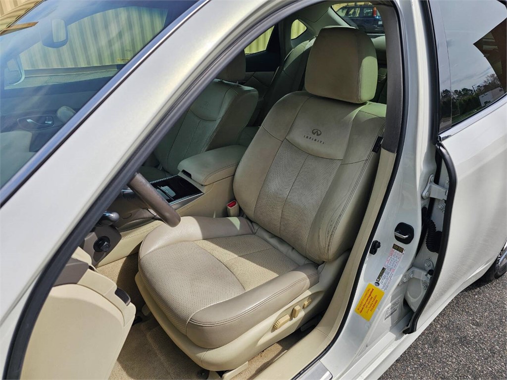 2013 Infiniti M37 photo