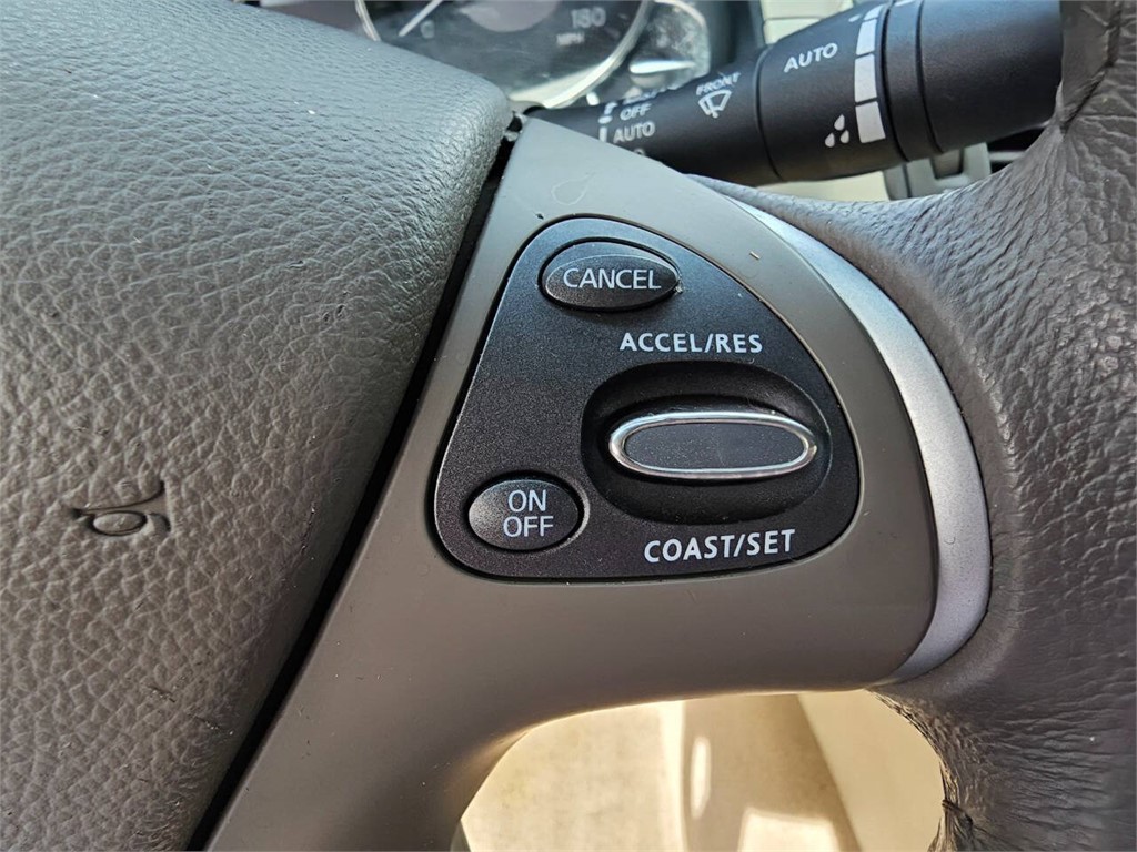2013 Infiniti M37 photo