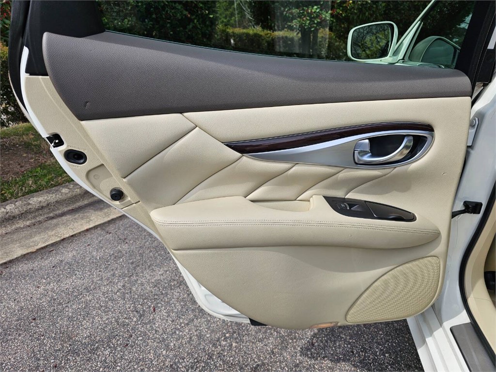 2013 Infiniti M37 photo