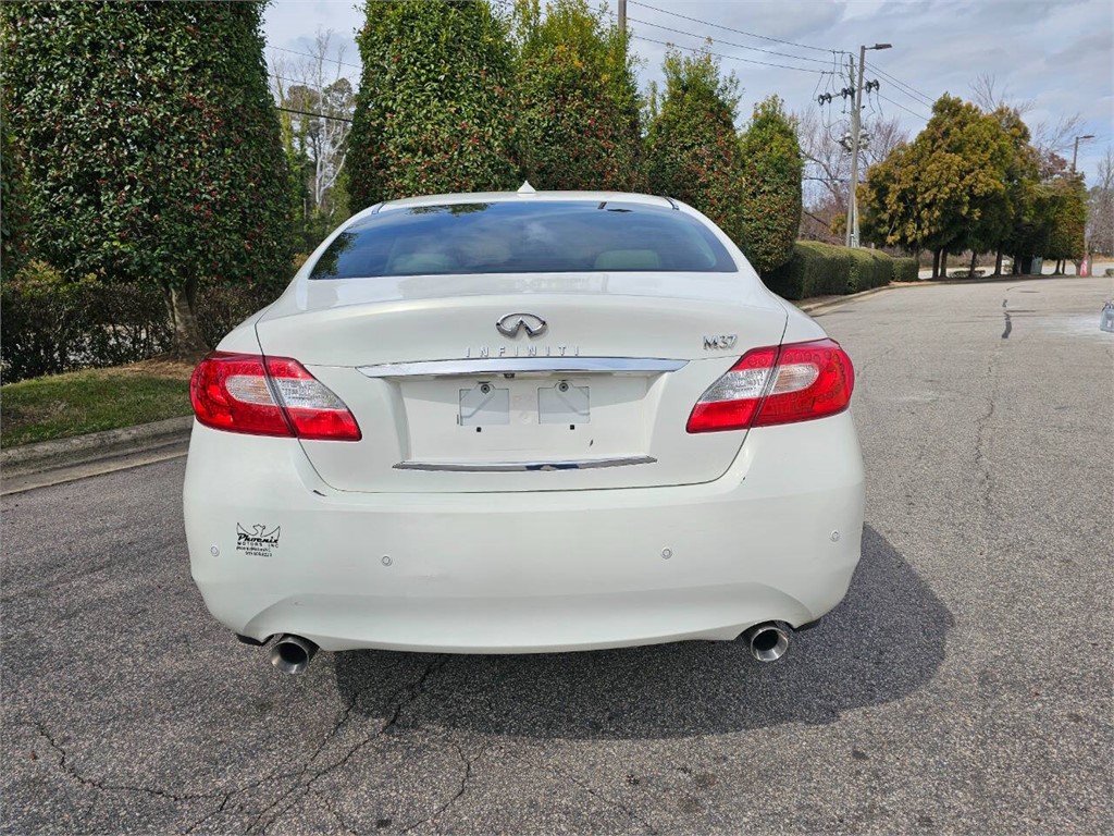 2013 Infiniti M37 photo