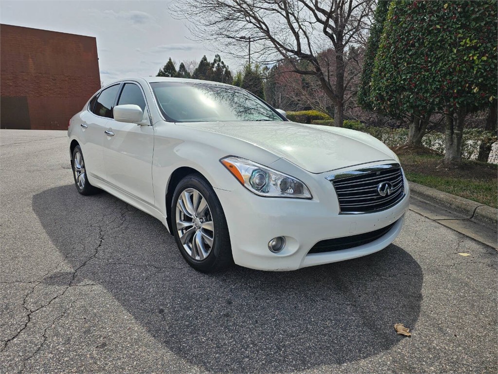 2013 Infiniti M37 photo