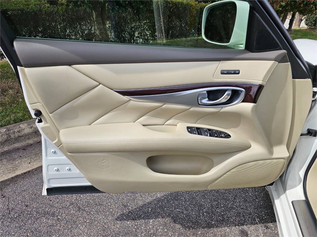 2013 Infiniti M37 photo