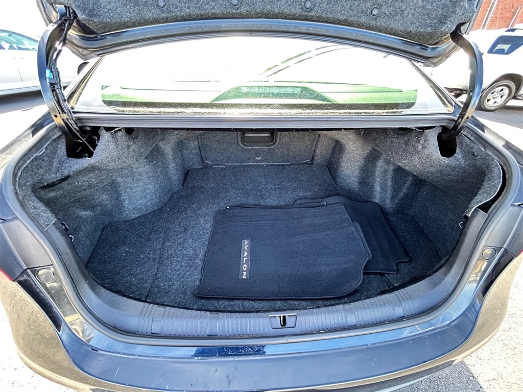 2013 Toyota Avalon XLE photo