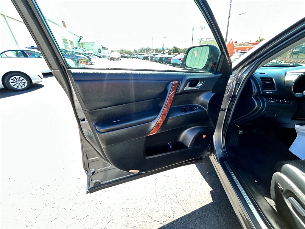 2011 Toyota Highlander Limited photo