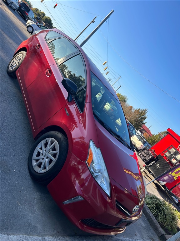 2012 Toyota Prius v Two photo