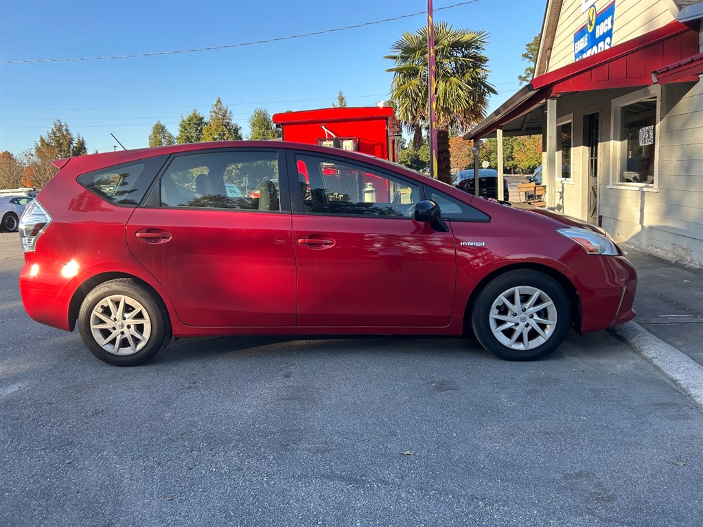 2012 Toyota Prius v Two photo