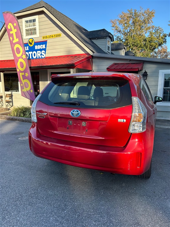 2012 Toyota Prius v Two photo