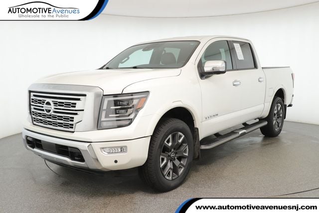 2023 Nissan Titan  photo
