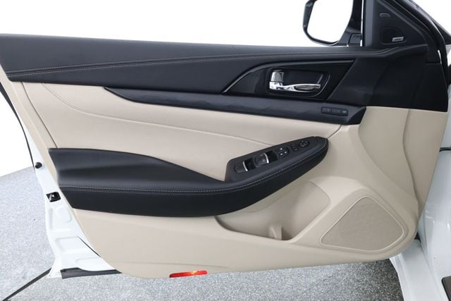 2023 Nissan Maxima  photo