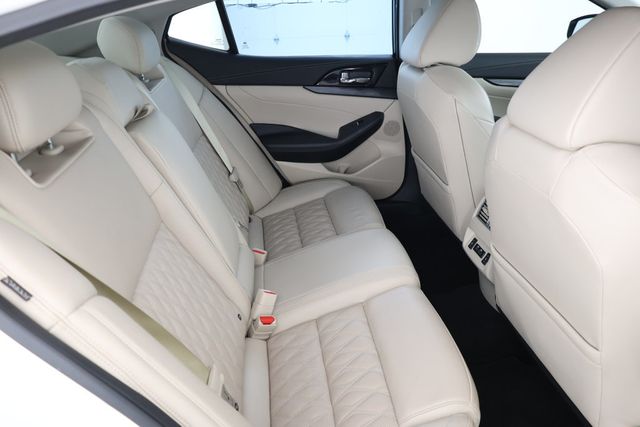 2023 Nissan Maxima  photo