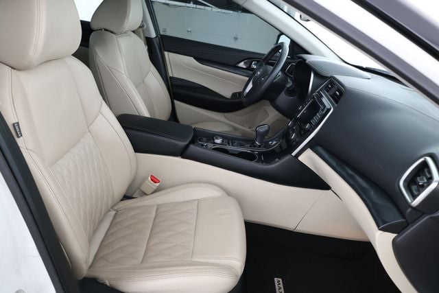 2023 Nissan Maxima  photo