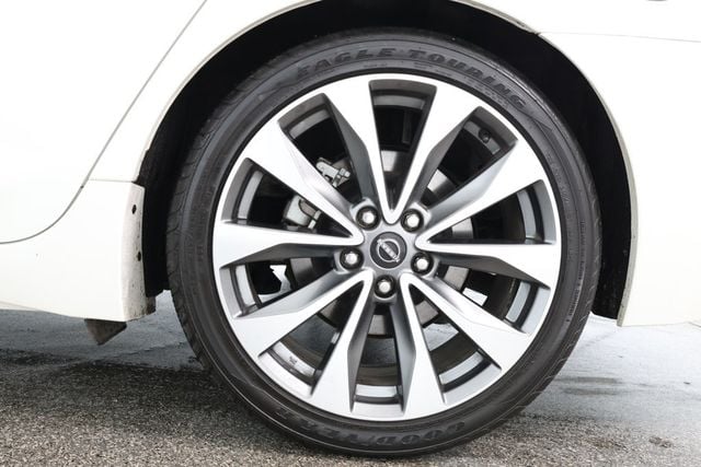 2023 Nissan Maxima  photo