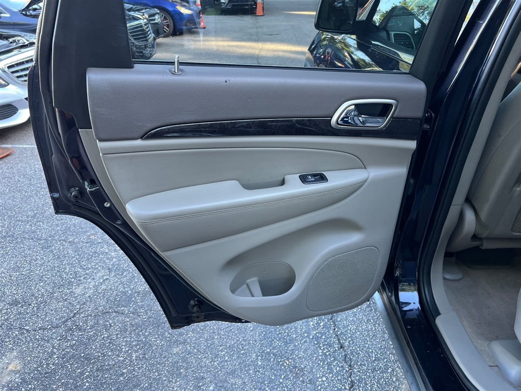 2011 Jeep Grand Cherokee Laredo photo