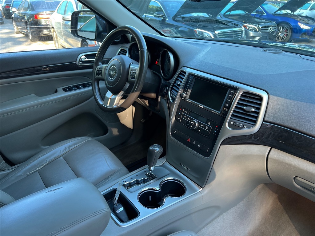 2011 Jeep Grand Cherokee Laredo photo