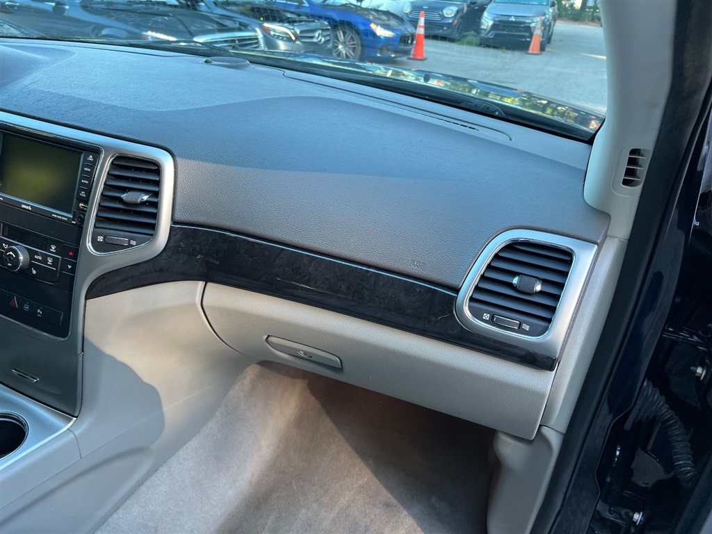 2011 Jeep Grand Cherokee Laredo photo