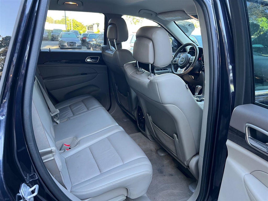 2011 Jeep Grand Cherokee Laredo photo