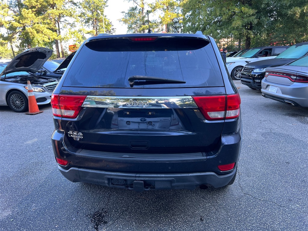 2011 Jeep Grand Cherokee Laredo photo