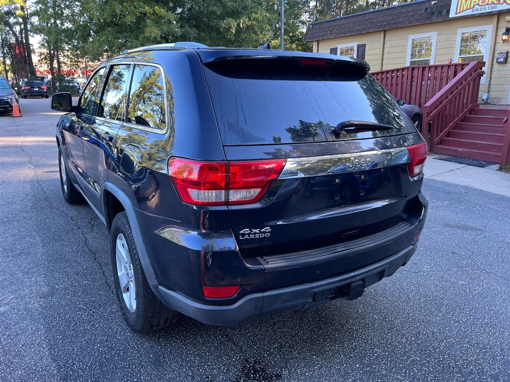 2011 Jeep Grand Cherokee Laredo photo