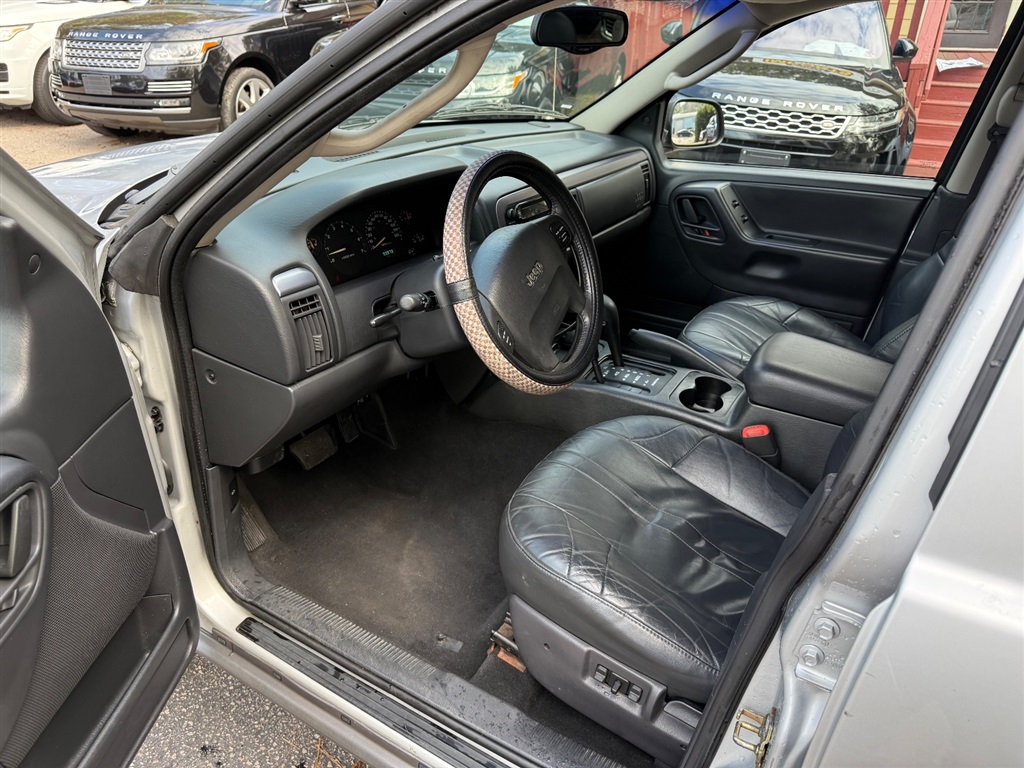 2002 Jeep Grand Cherokee Laredo photo