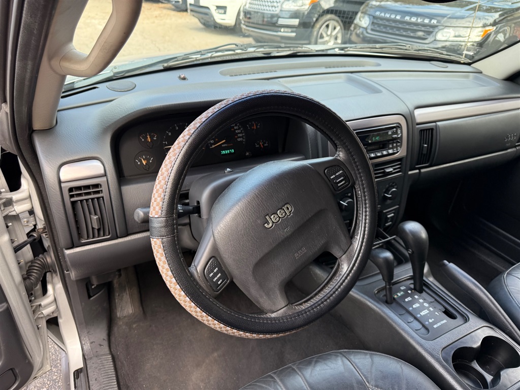 2002 Jeep Grand Cherokee Laredo photo