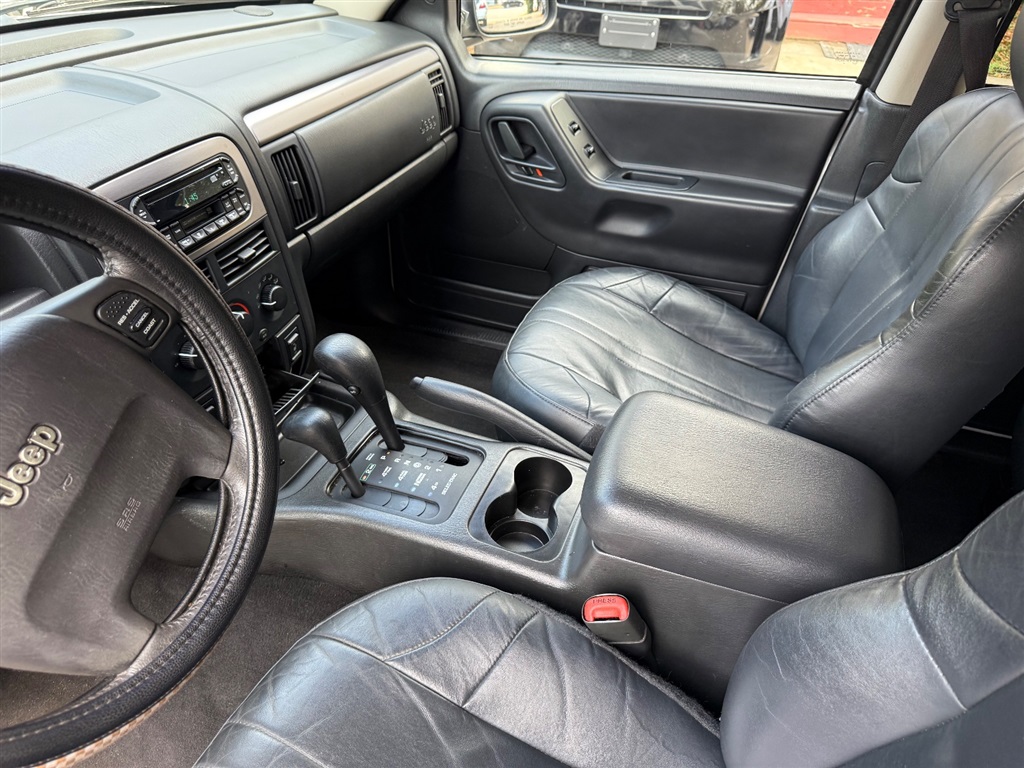 2002 Jeep Grand Cherokee Laredo photo