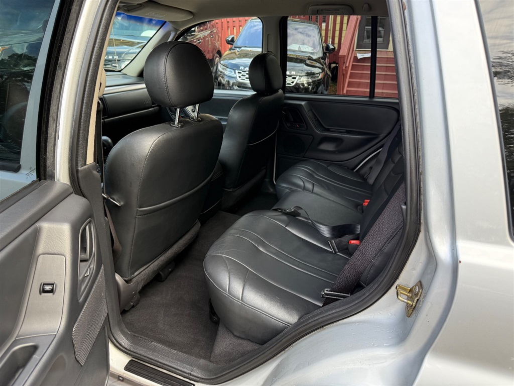 2002 Jeep Grand Cherokee Laredo photo