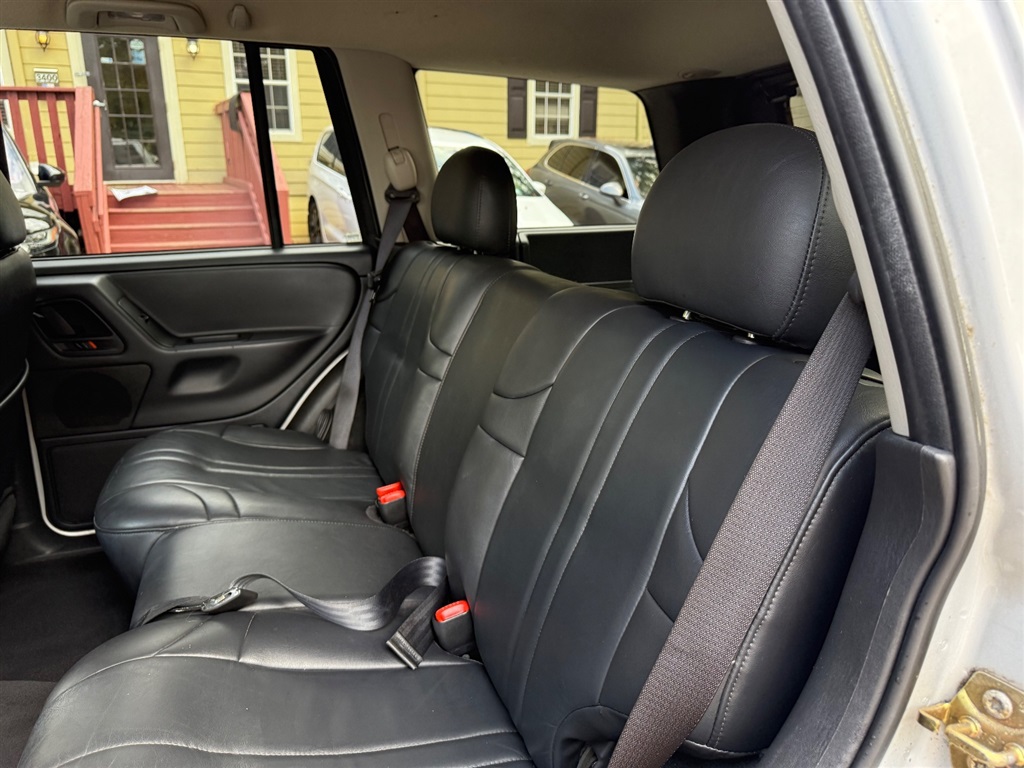 2002 Jeep Grand Cherokee Laredo photo