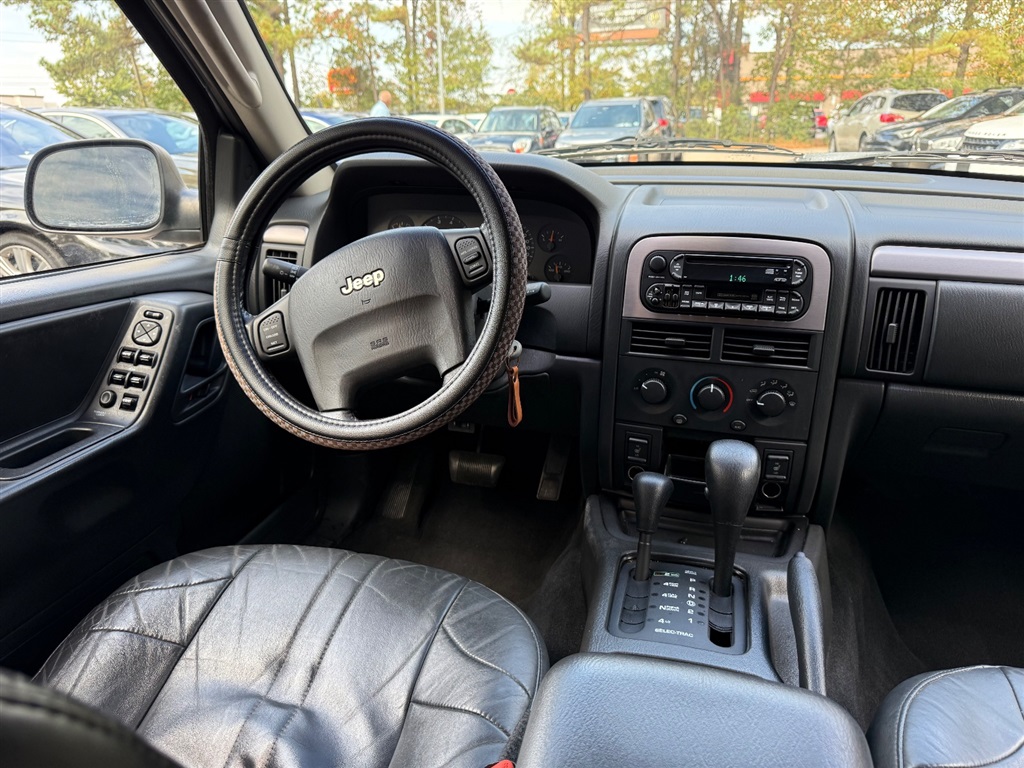 2002 Jeep Grand Cherokee Laredo photo