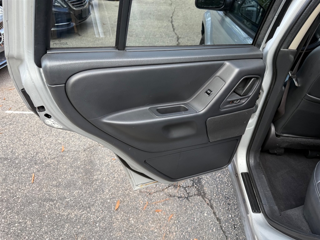 2002 Jeep Grand Cherokee Laredo photo